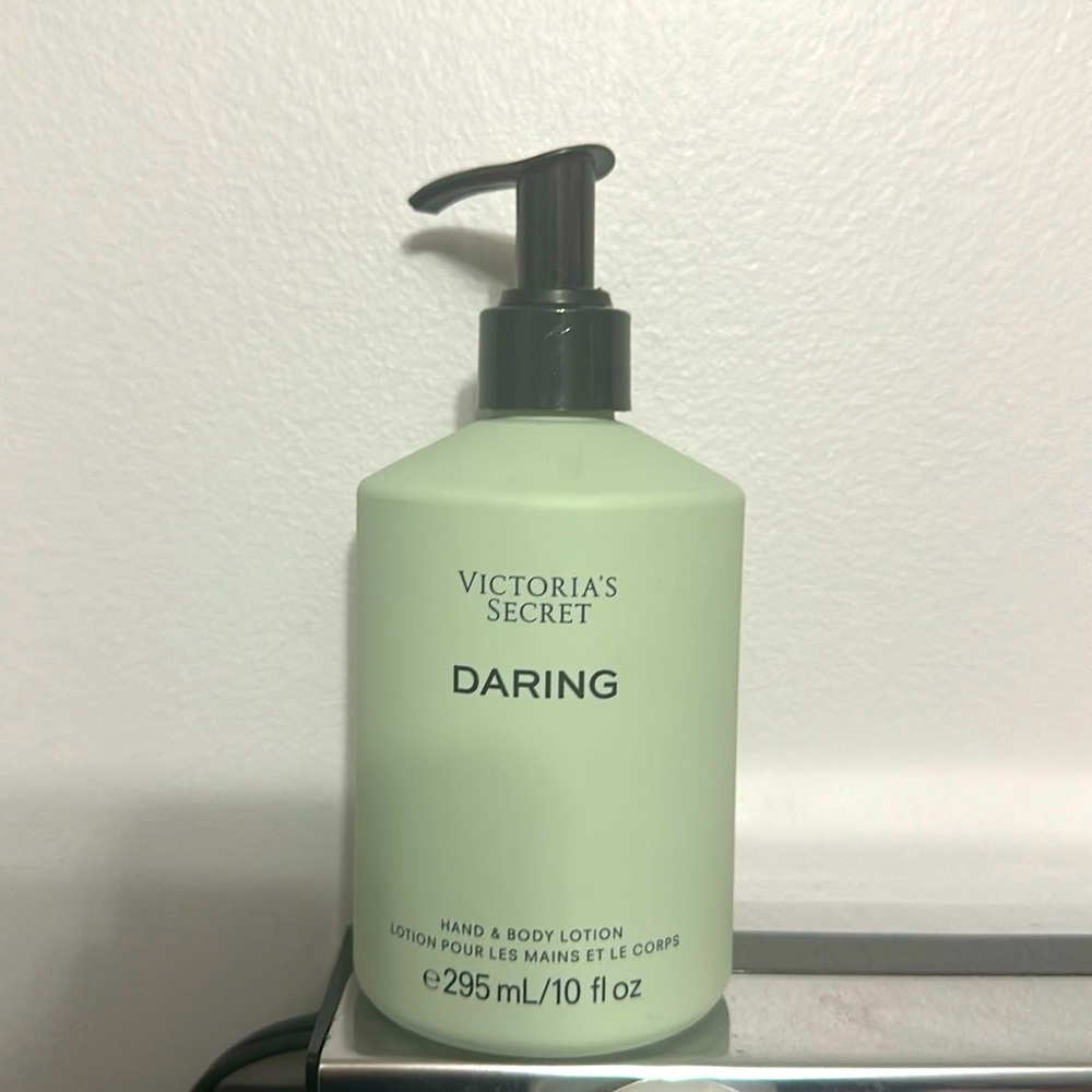 Victoria’s Secret Daring Hand & Body Lotion 295 mL/10 fl oz